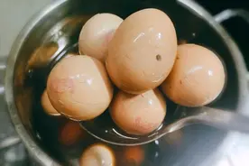 超详细的茶叶蛋做法，淡淡的茶香味，纹路清晰颜值高图片
