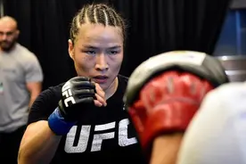 中国UFC第一人卫冕失利，张伟丽被罗斯击倒，痛失草量级金腰带图片