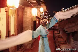 洛阳90后小伙在景区穿女装表演：为保持身材，晚上只吃开水煮青菜图片