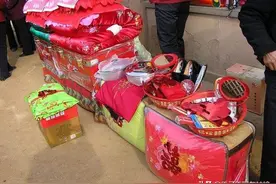 徐州怪现象，生个女儿愁得慌，嫁女儿不要彩礼还倒贴……图片