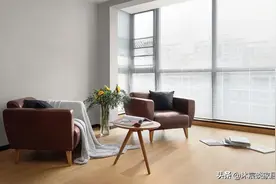 一家四口住76㎡，去掉家具传统摆设，室内宽敞大气，住着很舒适图片