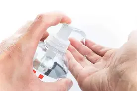 8万儿童因此中毒！而这个清洁神器我们基本天天在给孩子用图片