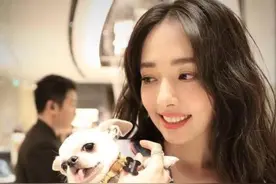 向佐晒郭碧婷居家带娃照，蒙头垢面不修边幅，宝宝面前妈妈都一样图片