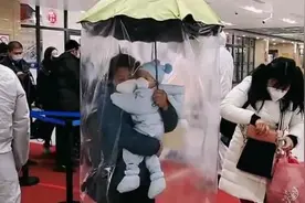 奶奶式“金钟罩铁布衫”走红，奶奶为保护孙子全副武装，太有爱了图片