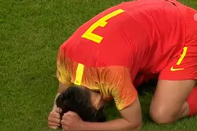 王霜凭一己之力，将中国女足送到东京，赛后庆祝与贾秀全无互动图片