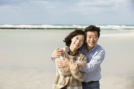 人到中年，为什么想早点内退了？老机关酒后真言，原谅我太肤浅了图片