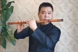 龙头新闻抗击疫情手机春晚：韩雷表演笛子独奏《春潮》图片
