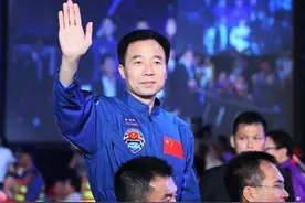 航天英雄景海鹏将军，至少创造我军3个纪录图片