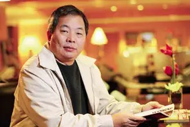 给足球俱乐部豪洒8500万，称不缺钱，无儿女，千亿资产无人继承图片