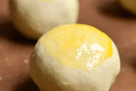 让吃货欲罢不能的雪媚娘蛋黄酥，到底好吃在哪里？原来是换了食材图片