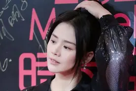 马思纯瘦下来后也太帅了，剑眉配发揪太有古风美，穿裙子都这么酷图片