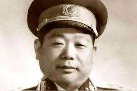 他34岁成兵团司令员，40岁被授予开国上将，61岁代叶帅执掌三军图片