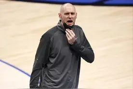 独行侠主帅卡莱尔主动辞职，只因与东契奇关系不睦？图片