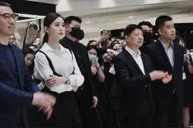 刘诗诗电梯氛围感，这组照片特别惊艳，让人眼前一亮图片
