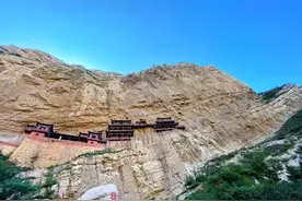 山西一座千年古寺，建在悬崖绝壁上，用木头承重千年不倒令人称奇图片