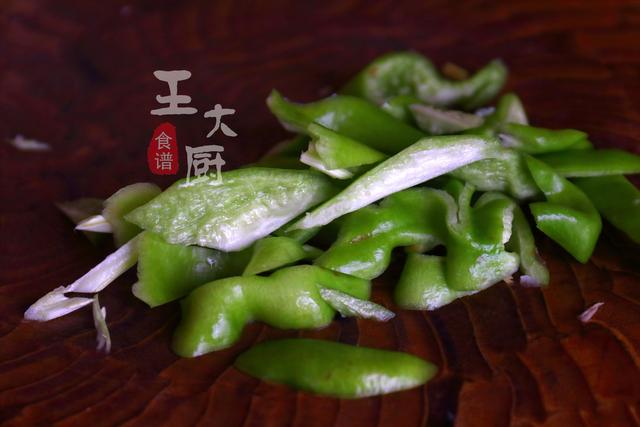 蒜苗炒香肠这样做，好吃又下饭，美味很简单，上桌就抢光
