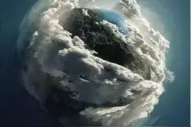 从10万公里处看地球，你以为地球还是想象中那么美吗？图片