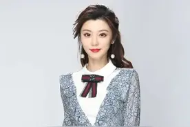浙江卫视包养传闻辟谣后，主持人费费罕晒动态，穿旗袍秀好身材图片