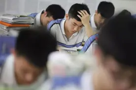 为何初中生毕业后辍学率高，而高中辍学的学生很少，老师讲出原因图片