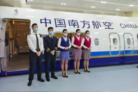 超“有料”！南航举行模拟舱体验营活动图片