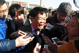 “玻璃大王”只捐家乡50万？曹德旺回应：我是被村民打出农村的图片