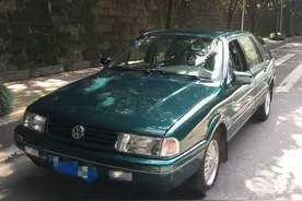 曾经叱咤国内车坛的中高级轿车大众桑塔纳2000图片