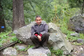 深山小伙不懂人情世故，相亲夜闹出大笑话：拿着洋火点不着花捻儿图片