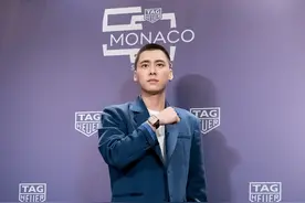 李易峰褪去青涩，穿着西装越来越成熟图片