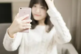 青少年为什么沉迷自拍、网红脸？看了这篇你就懂了图片