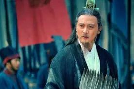 诸葛亮打仗时，为什么总要坐在轮椅上？图片