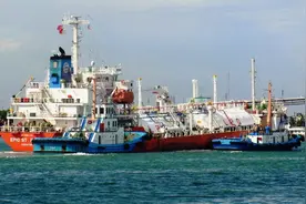 悲痛！一中国籍轮机长在船上工作时，突发疾病身亡图片