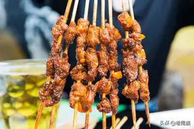 畅享火辣美食来罐加多宝，温润清凉让火气尽消图片