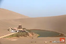 敦煌：鸣沙月泉春光美图片