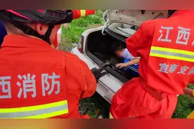 事发宜春 | “熊孩子”贪玩钻进小车后备箱 结果出不来了！图片