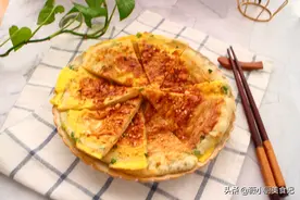 早餐摊10元一斤的酱香饼，自己在家做5元成本就搞定，咸香松软图片