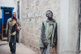 繁华都市里的贫民窟：“丧尸”肆虐，每天吸食胶水续命图片