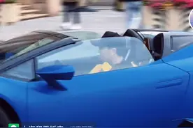 王思聪开百万豪车炸街，酒吧专注激动划拳，懒理旁边年轻貌美女子图片