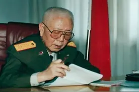 刘华清上将儿女今何在？儿子海军中将，女儿很优秀，女婿更厉害图片