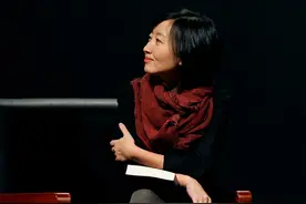 柴静穿衣少不了围巾，成熟知性都是配出来的，会穿的女人才够味图片