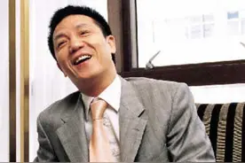 从馄饨摊帮工到"上海首富"，周正毅有多高调？坐牢都自费装空调图片