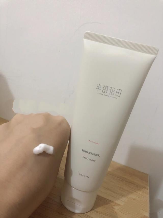 皂基和氨基酸洗面奶有何不同？大多数人不知道，怪不得长痘还过敏