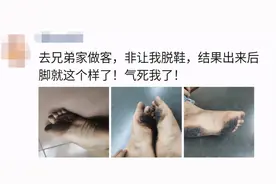 “朋友让我进门脱鞋，出门就这样了！”哈哈哈，这是家里有矿吗？图片