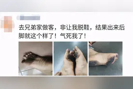 “朋友让我进门脱鞋，出门就这样了！”哈哈哈，这是家里有矿吗？图片