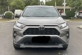 兜兜转转看了一圈，最终还是买了荣放，油耗7.4升，这价格贵吗图片