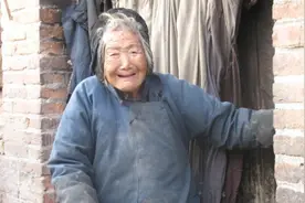 儿子15岁参军，母亲苦等71年，106岁重逢，她当晚笑着离世图片