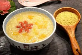 每天喝一碗小米粥，补肾安神、助睡眠，教你如何熬出“米油”图片
