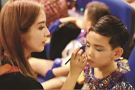 这个爱笑的舞蹈老师，让孩子们找回了自信和笑容图片
