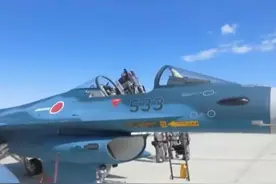 日本F2战机飞掉的舱盖找到了？差点砸到花花草草，摔在地上竟没破图片