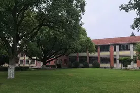 我在精神病院里谈了三个“男朋友”图片