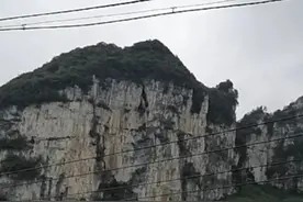 去赫章县有一段险峻挂壁公路，老婆被吓的花容失色，魂飞魄散图片